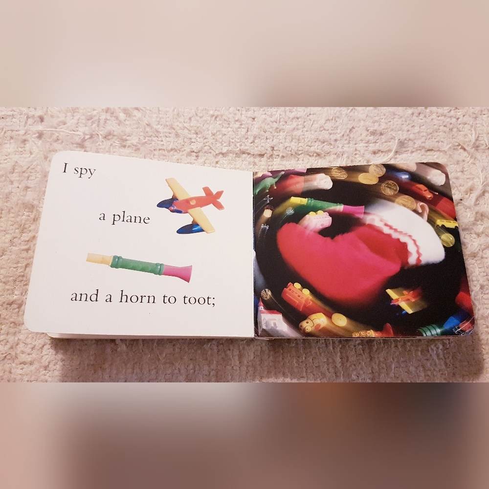 2006 I Spy Little Christmas Book - Picture 2 of 16